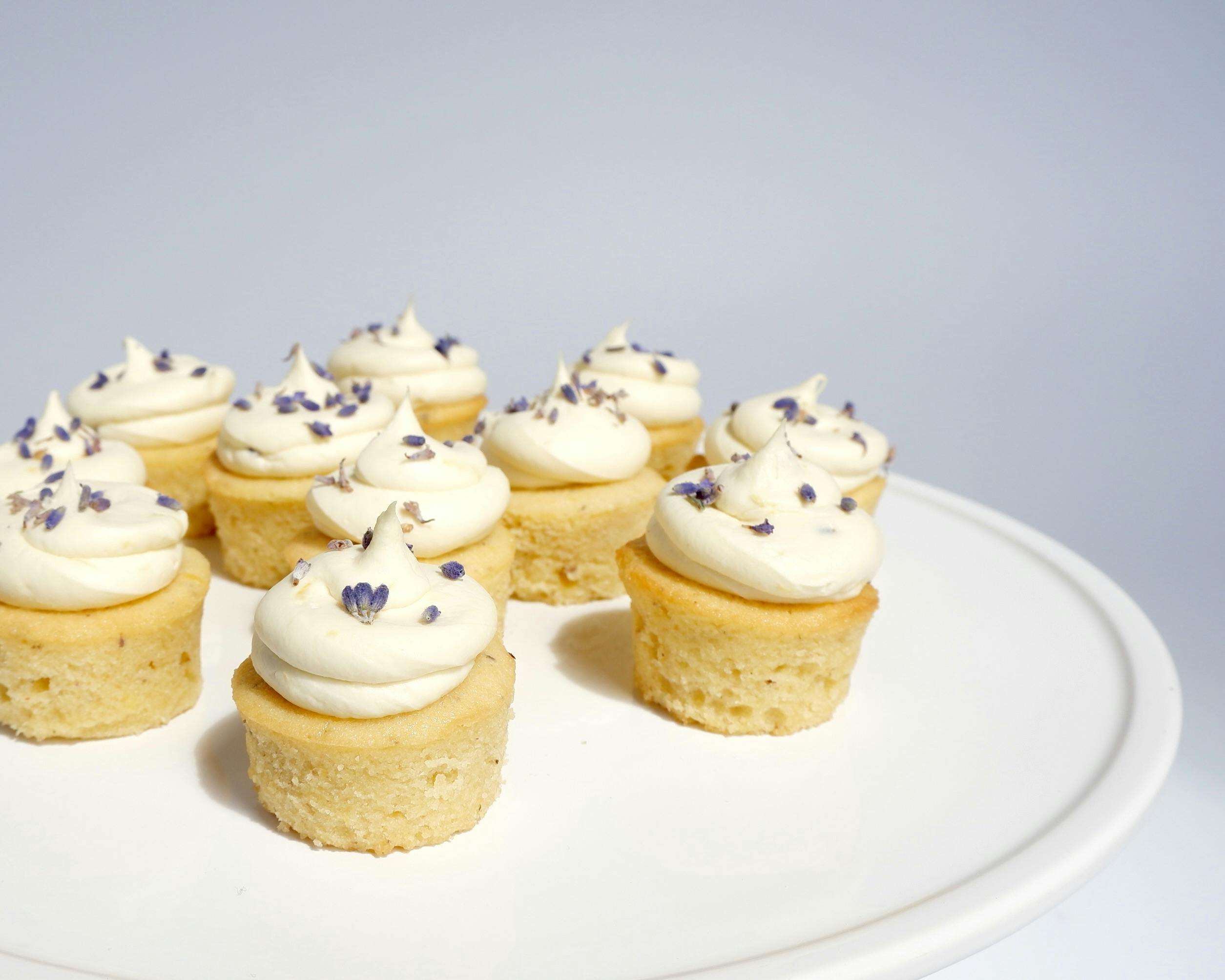 https://the-caker.imgix.net/media/pages/jordan/recipes/lavender-baby-cakes-with-lemony-mascarpone/9de6cab8df-1679582116/dscf5677.jpg?auto=compress